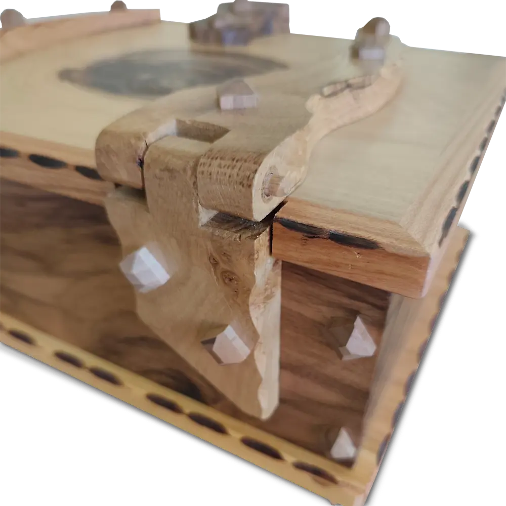 Lesena skrinja skrinjica škatla